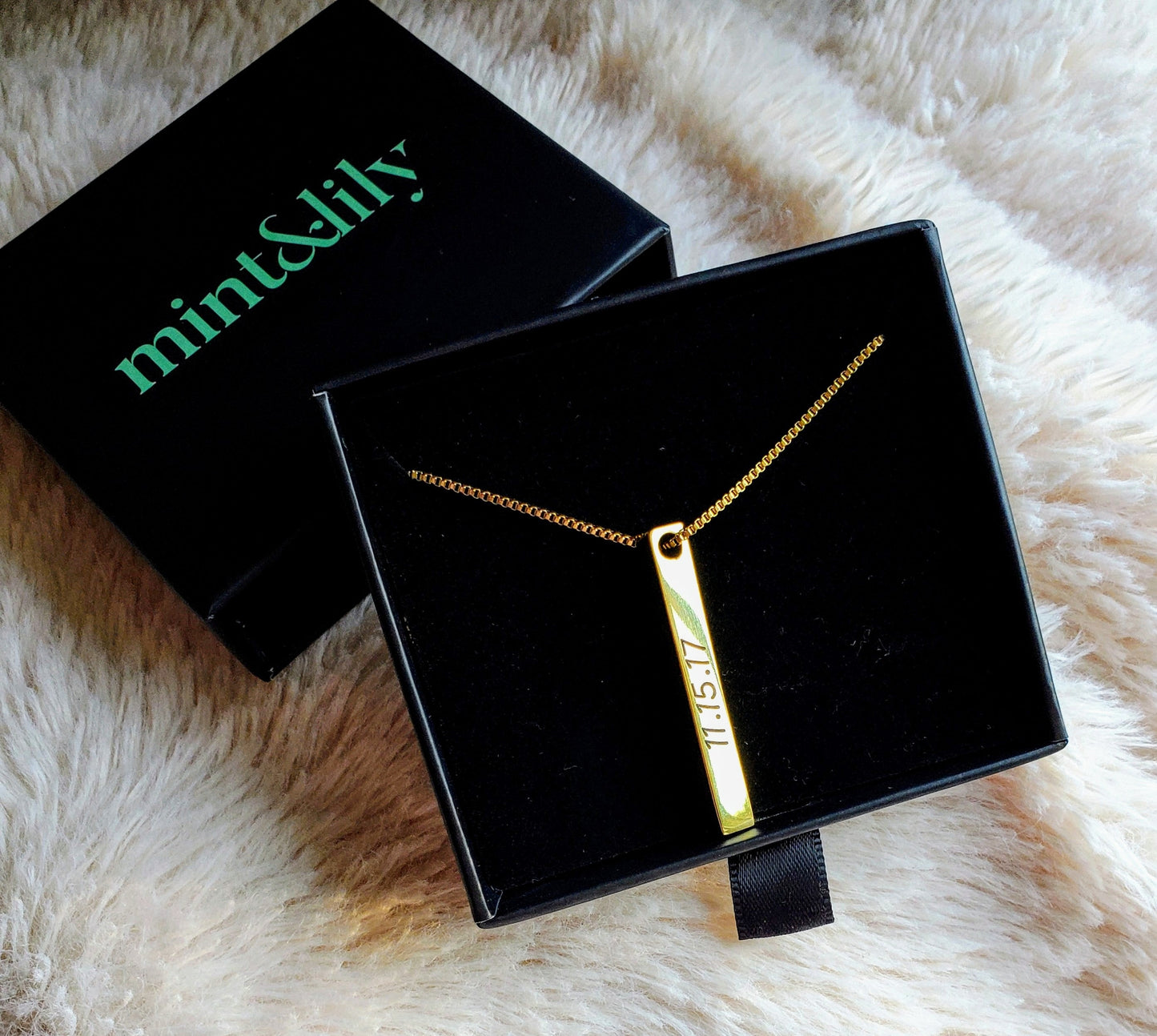 Muse Pillar Bar Necklace