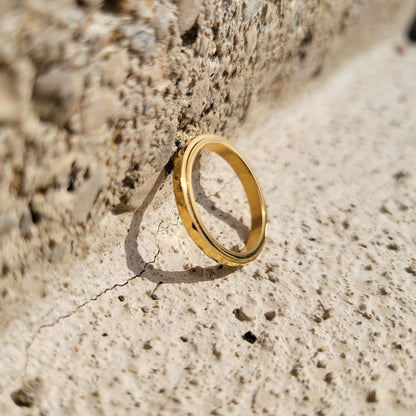 Dainty Hammered Band Spinning Fidget Ring