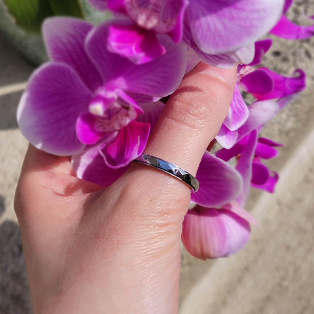 Dainty Hammered Band Spinning Fidget Ring