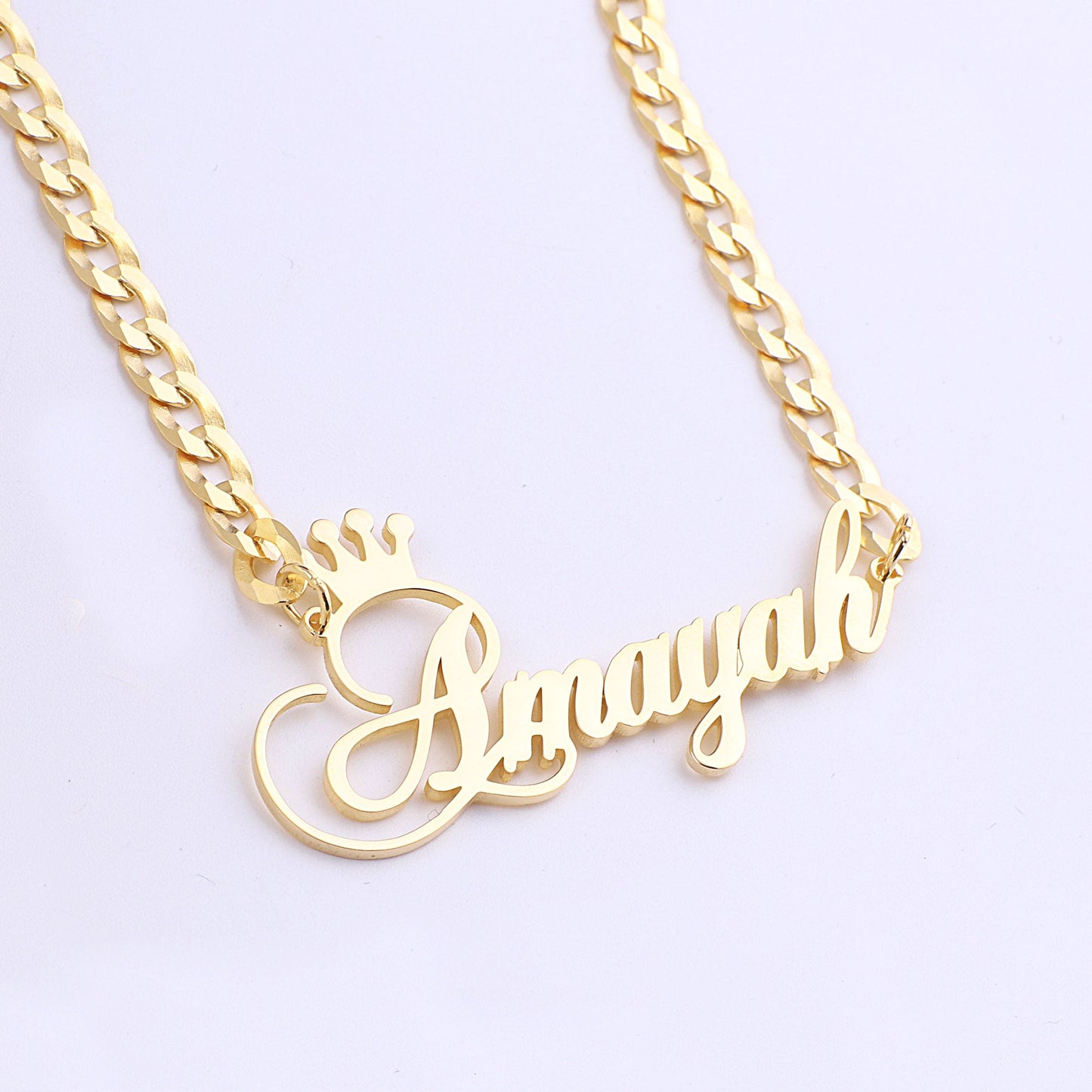 The Queen Name Necklace