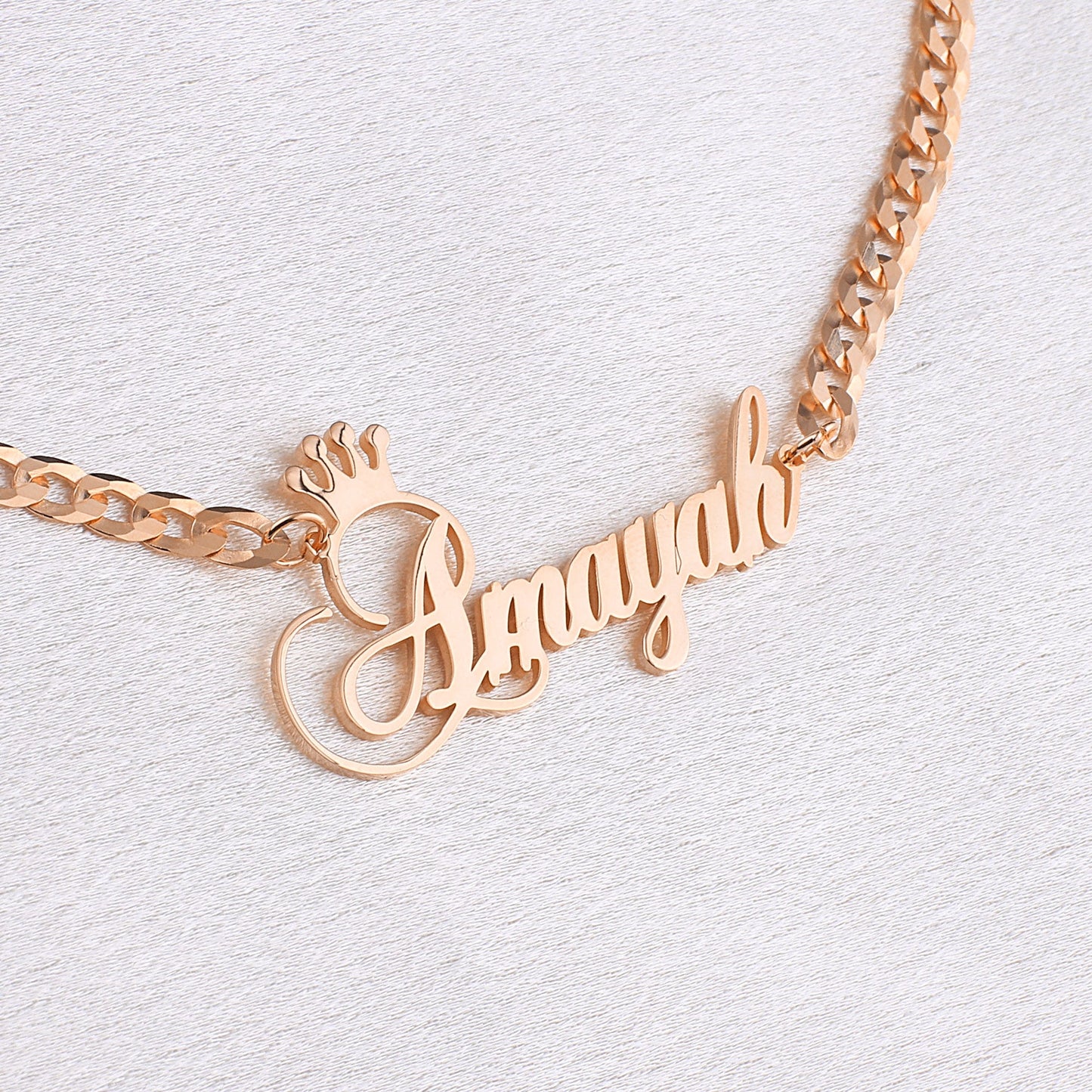 The Queen Name Necklace